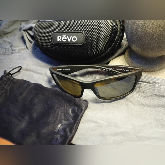 Revo - Picture 9 of 12